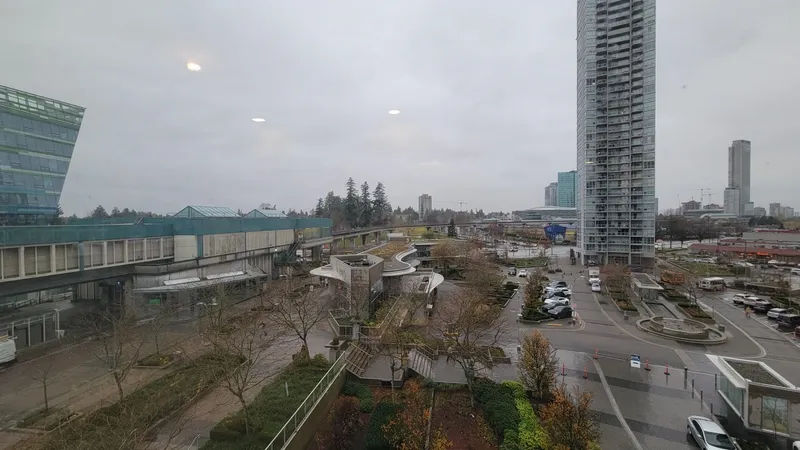 502 9887 WHALLEY BOULEVARD - photo 3 of 18