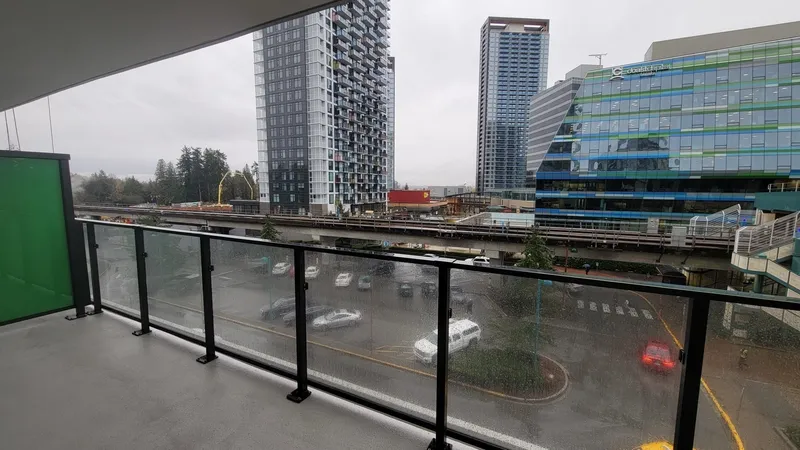 502 9887 WHALLEY BOULEVARD - photo 4 of 18