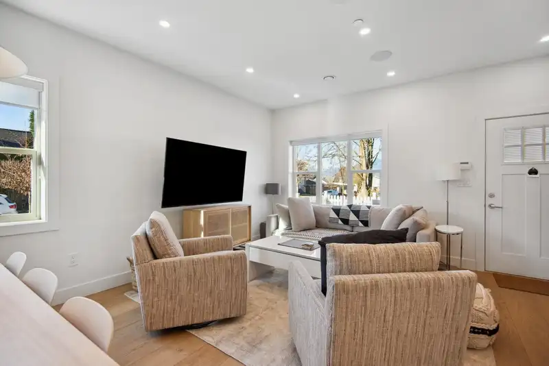 2504 NAPIER STREET - photo 3 of 33