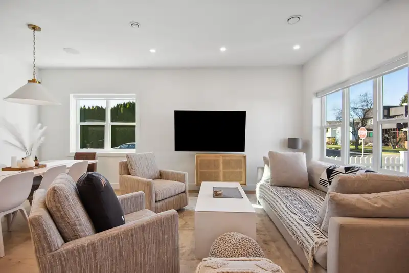 2504 NAPIER STREET - photo 4 of 33
