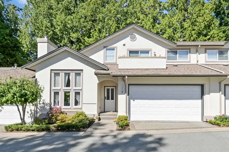 7 13911 16 AVENUE - photo 1 of 31