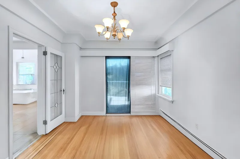 275 W KING EDWARD AVENUE - photo 4 of 25