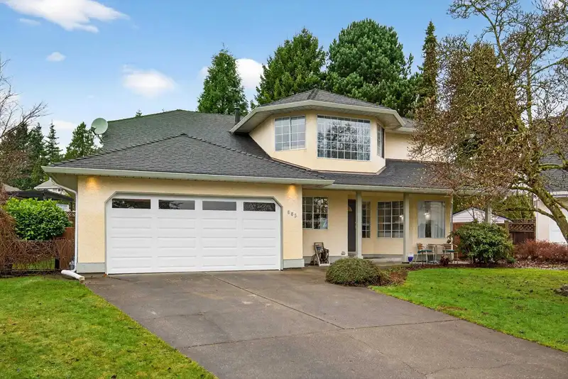 885 165 STREET - photo 1 of 40