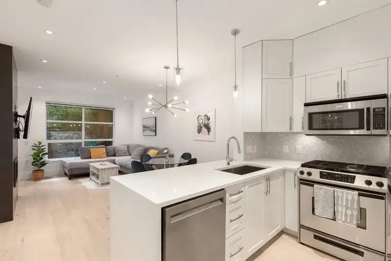 104 1468 ST ANDREWS STREET - photo 1 of 25