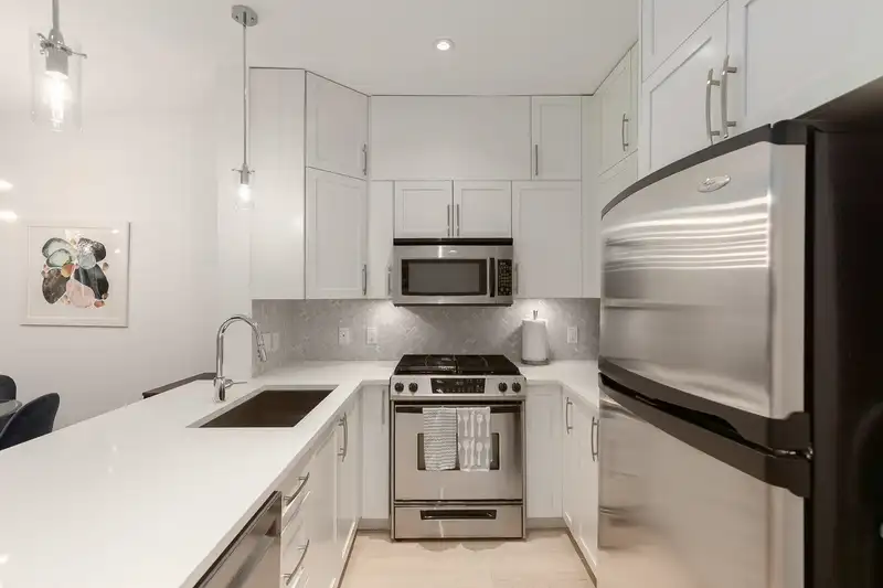 104 1468 ST ANDREWS STREET - photo 2 of 25