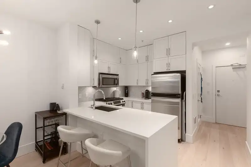 104 1468 ST ANDREWS STREET - photo 3 of 25