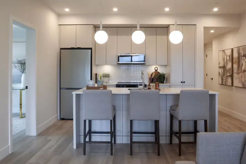 410 45497 CAMPUS DRIVE - photo 3 of 16