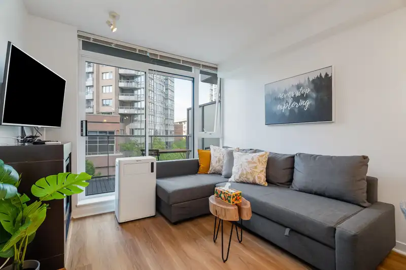 517 618 ABBOTT STREET - photo 1 of 15