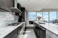 901 1500 MARTIN STREET - thumbnail 10