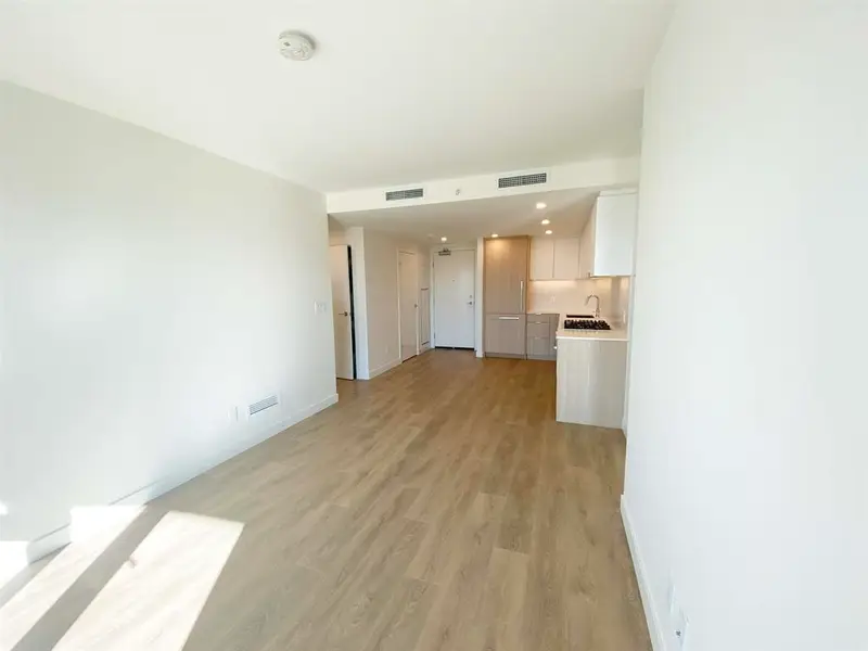 1008 318 ALDERSON AVENUE - photo 3 of 25