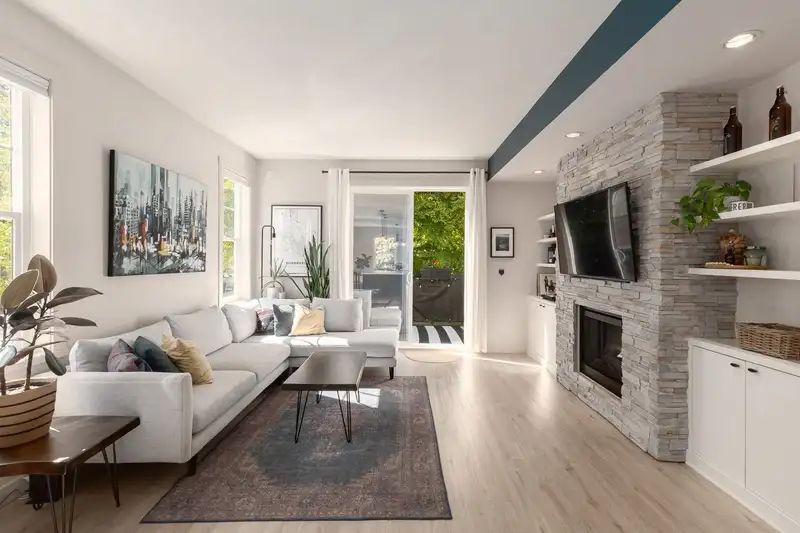 37 101 FRASER STREET - photo 4 of 31
