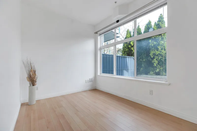 119 7333 E 16TH AVENUE - photo 4 of 25