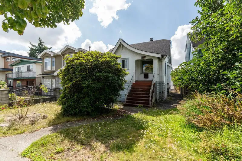 2724 CHARLES STREET - photo 2 of 17