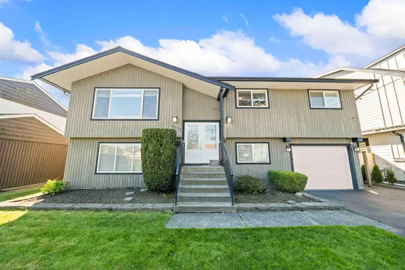 4517 46A STREET - photo 1 of 24