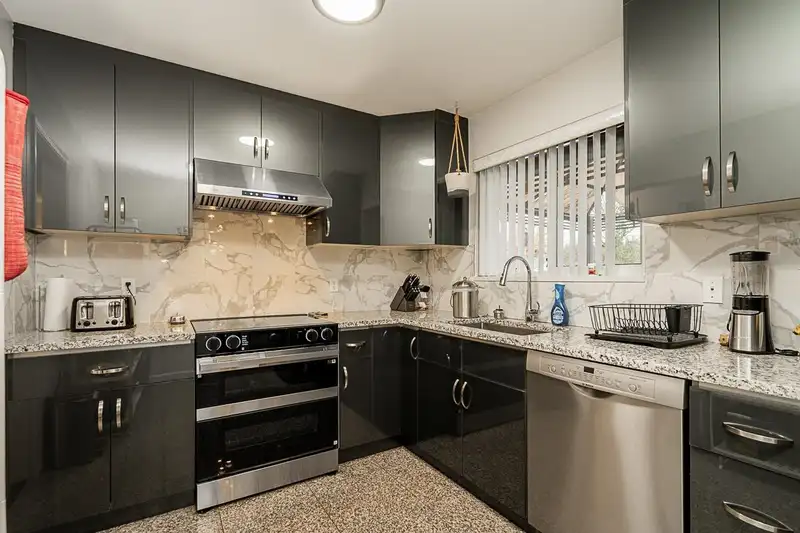 467 FADER STREET - photo 2 of 35