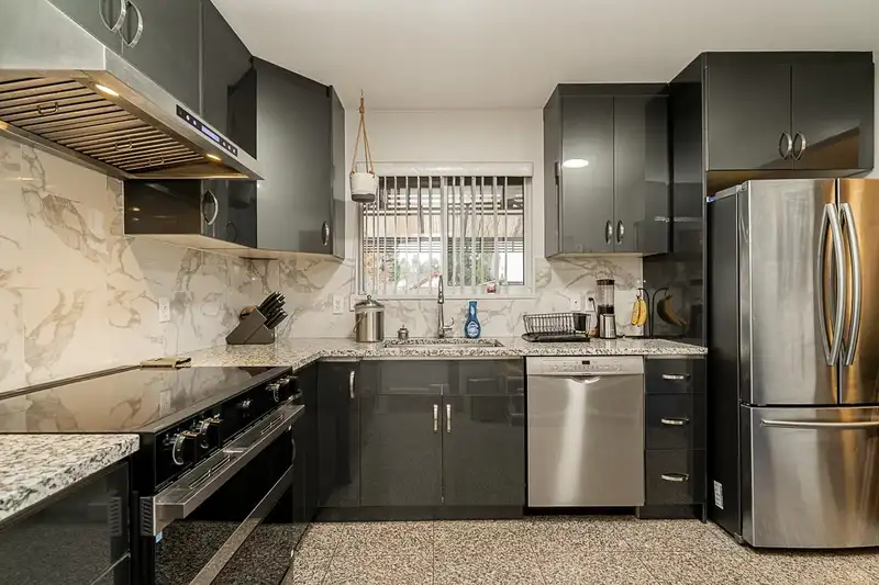 467 FADER STREET - photo 3 of 35