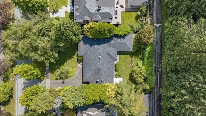 1258 W 33RD AVENUE - photo 4 of 23