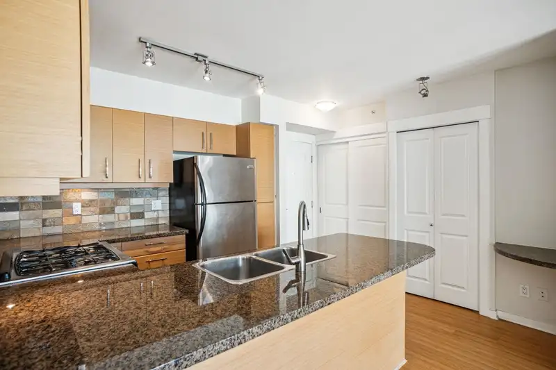 401 1315 56TH STREET - photo 2 of 20