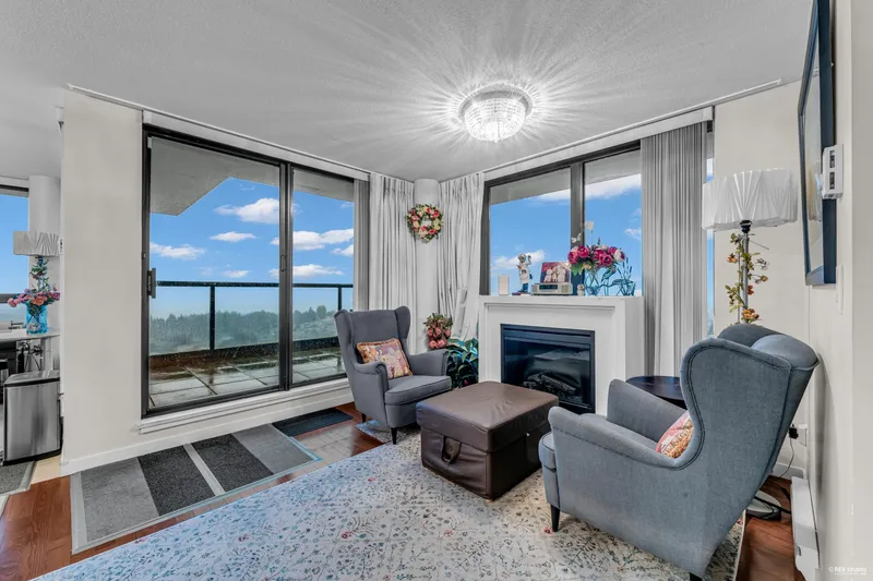 PH5 7178 COLLIER STREET - photo 1 of 25