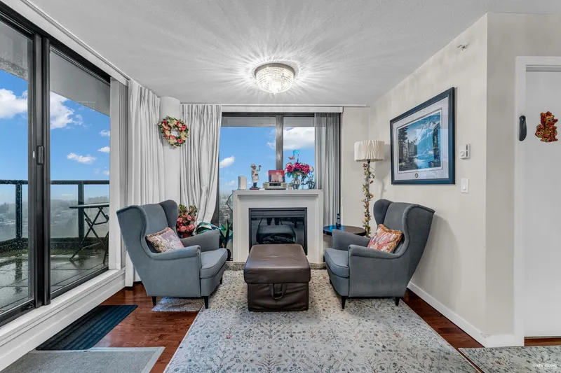 PH5 7178 COLLIER STREET - photo 2 of 25