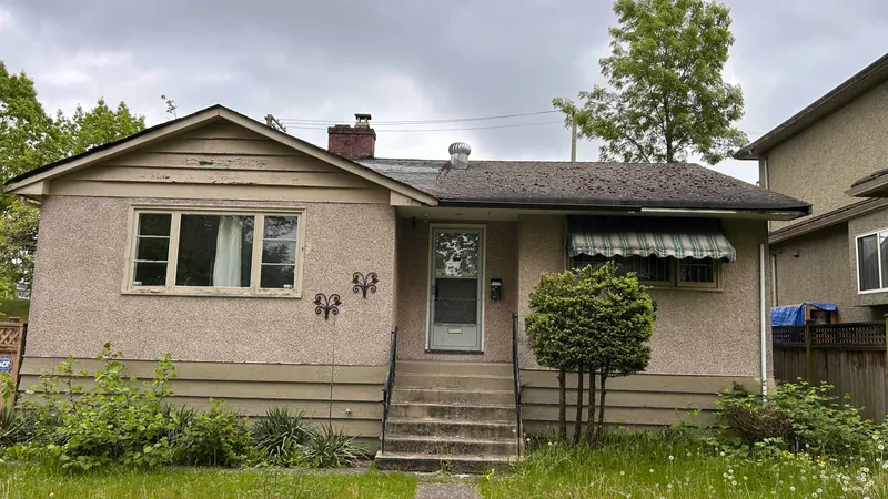 2306 RUPERT STREET - photo 2 of 19