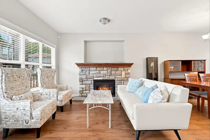 121 21868 LOUGHEED HIGHWAY - photo 3 of 40