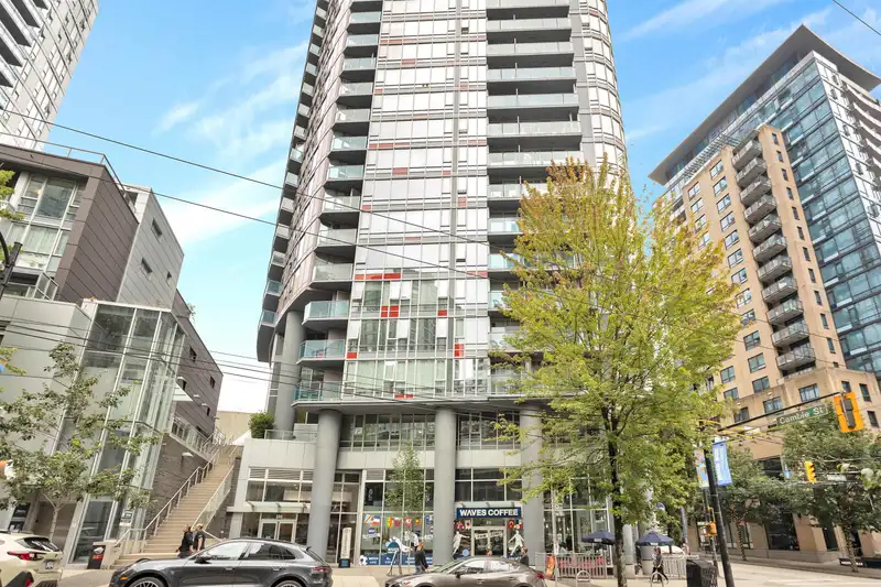 502 233 ROBSON STREET - photo 2 of 18