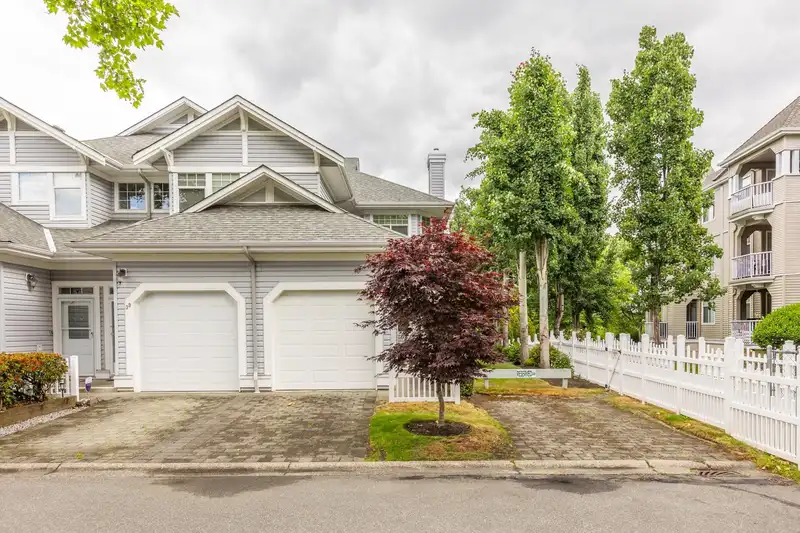 40 5708 208 STREET - photo 2 of 40