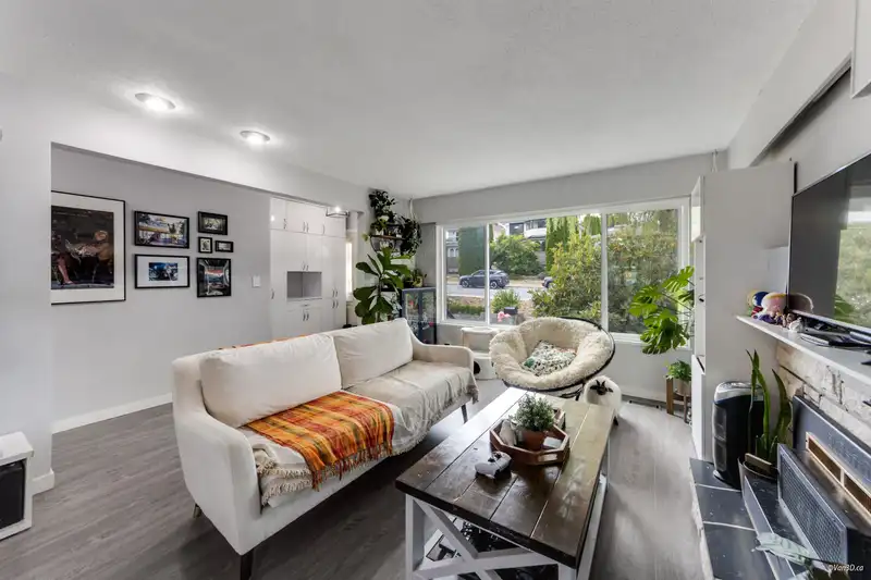 10 N STRATFORD AVENUE - photo 1 of 36