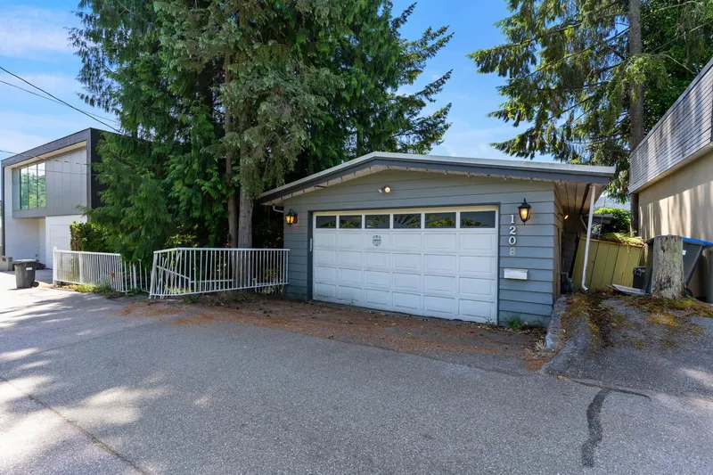 1208 ALDERSIDE ROAD - photo 4 of 25