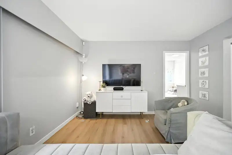 8540 ROSEBANK CRESCENT - photo 2 of 26