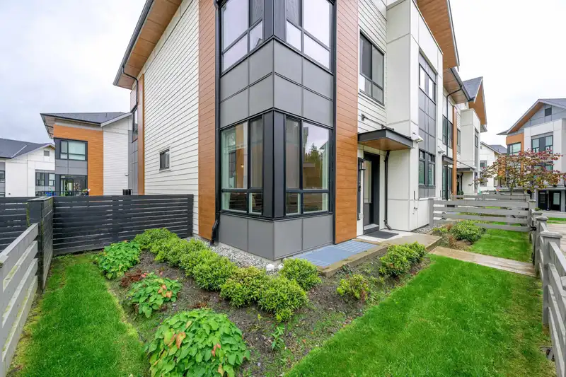 115 15111 EDMUND DRIVE - photo 3 of 38