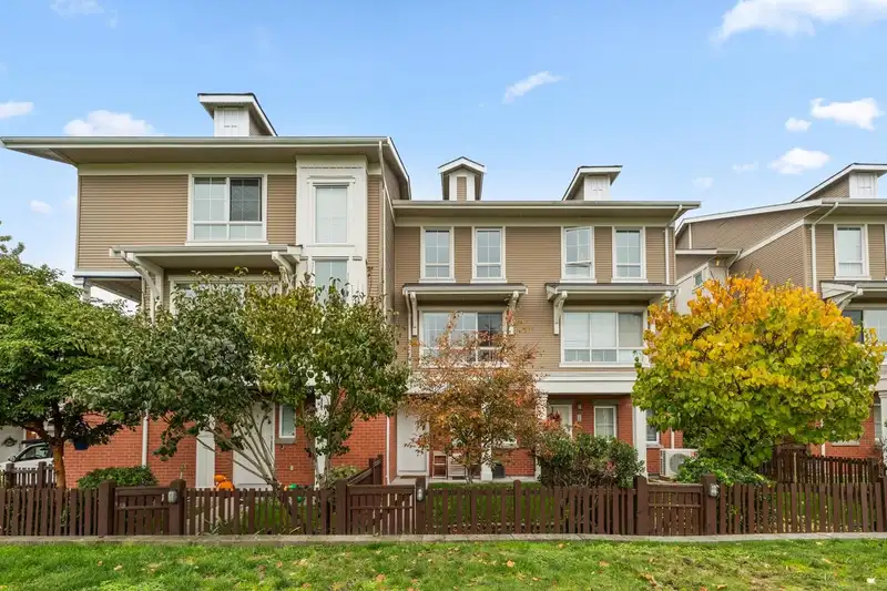 69 19505 68A AVENUE - photo 1 of 40