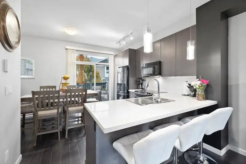 69 19505 68A AVENUE - photo 4 of 40