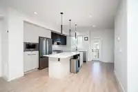 8 7670 207 STREET - thumbnail 5