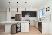 8 7670 207 STREET - thumbnail 9