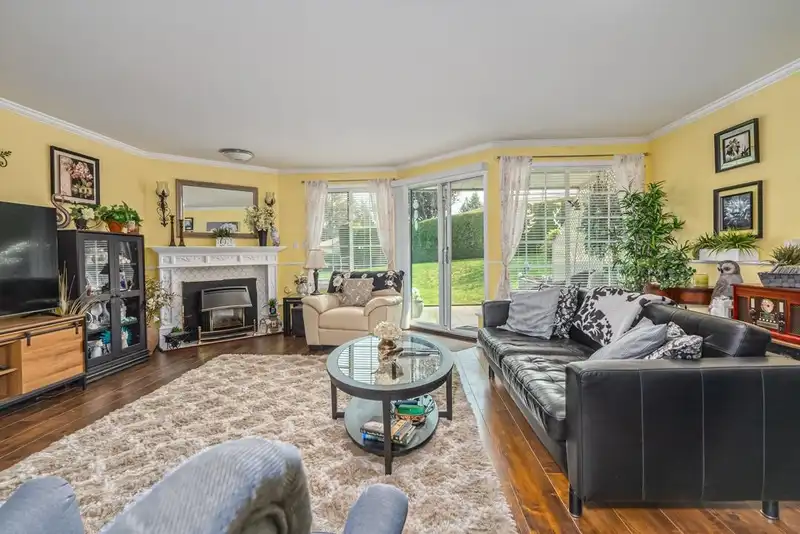 38 3115 TRAFALGAR STREET - photo 2 of 30