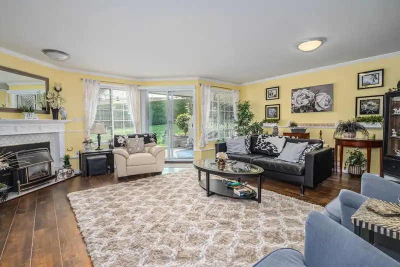 38 3115 TRAFALGAR STREET - photo 3 of 30