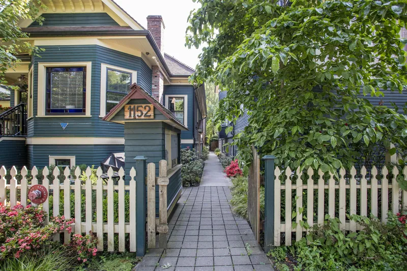 2 1152 COMOX STREET - photo 3 of 25