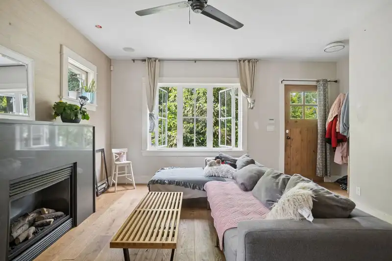 2252 VENABLES STREET - photo 4 of 38