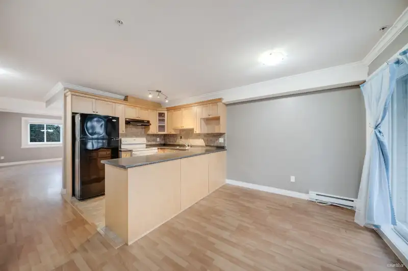54 11255 132 STREET - photo 4 of 17