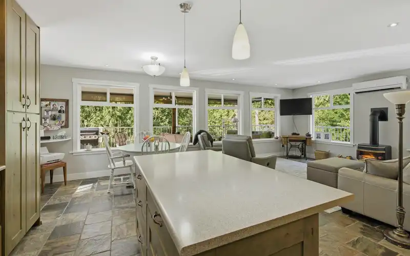 7498 AMBER ROAD - photo 4 of 30