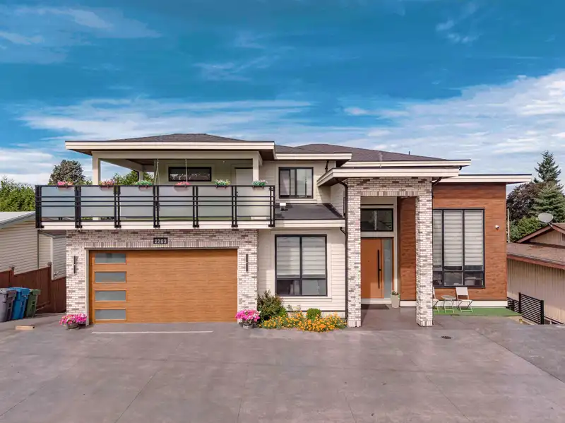 2263 BEVAN CRESCENT - photo 1 of 40