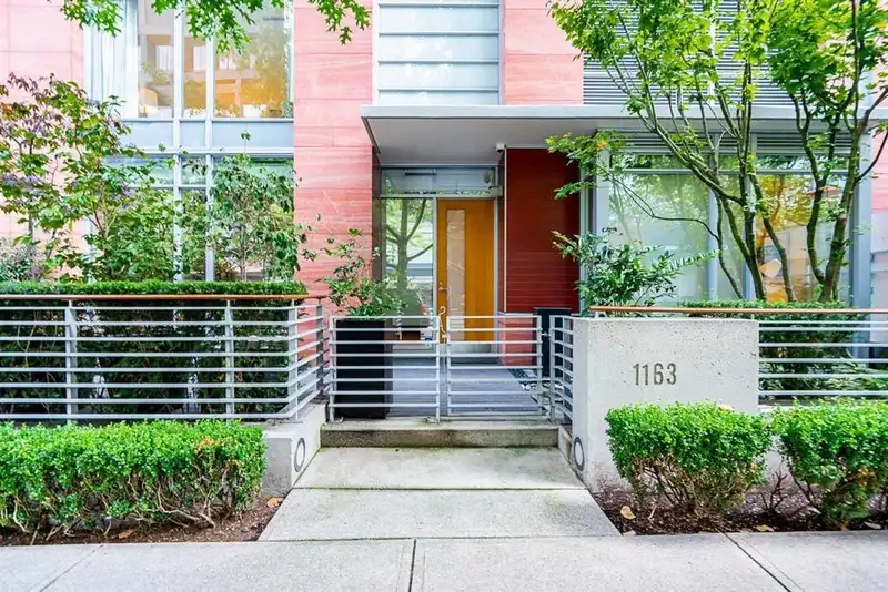 1163 W CORDOVA STREET - photo 1 of 37