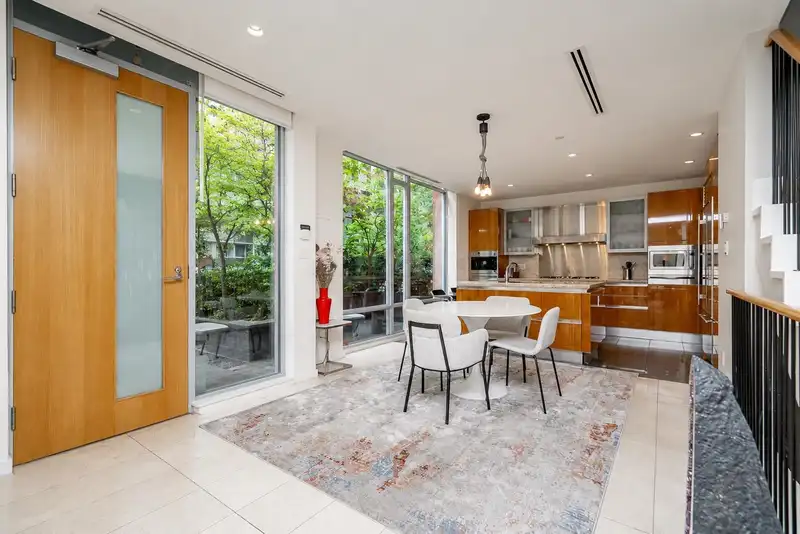 1163 W CORDOVA STREET - photo 2 of 37