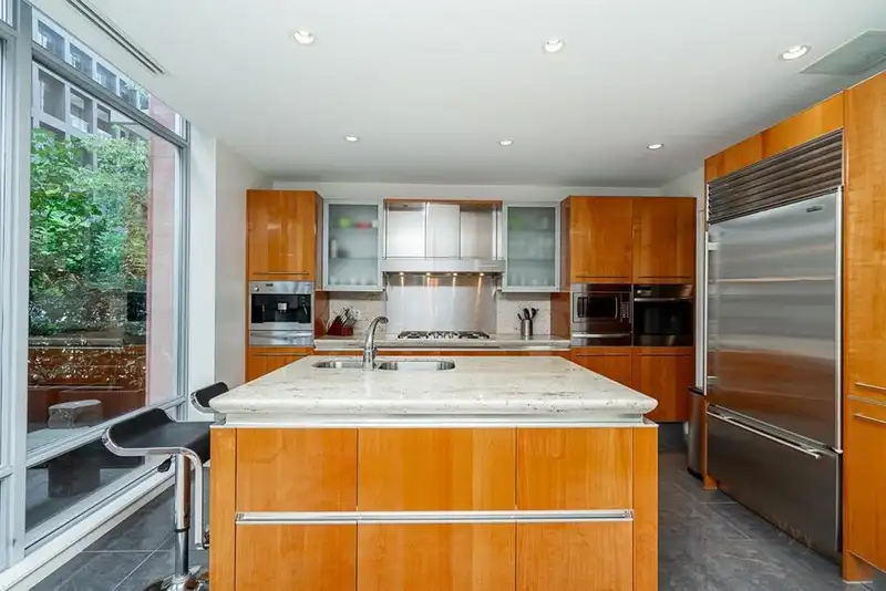 1163 W CORDOVA STREET - photo 4 of 37