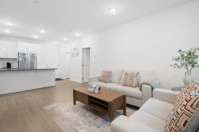 113 15351 101 AVENUE - photo 2 of 18