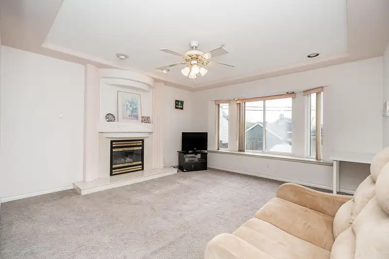 726 E 56TH AVENUE - photo 3 of 14