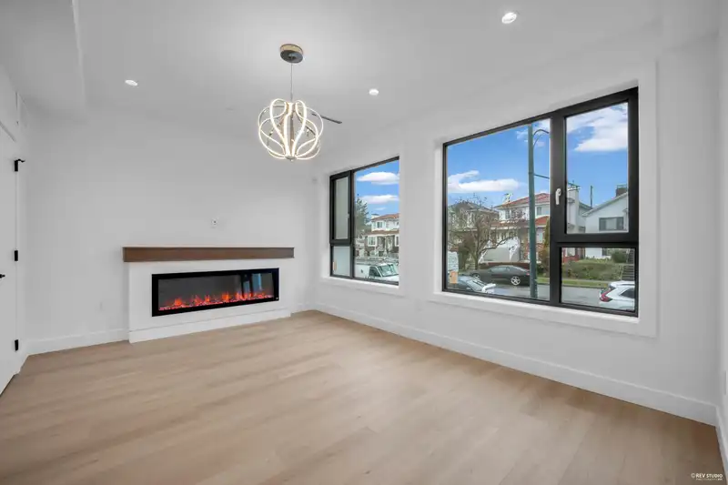 1 262 E 65TH AVENUE - photo 3 of 21
