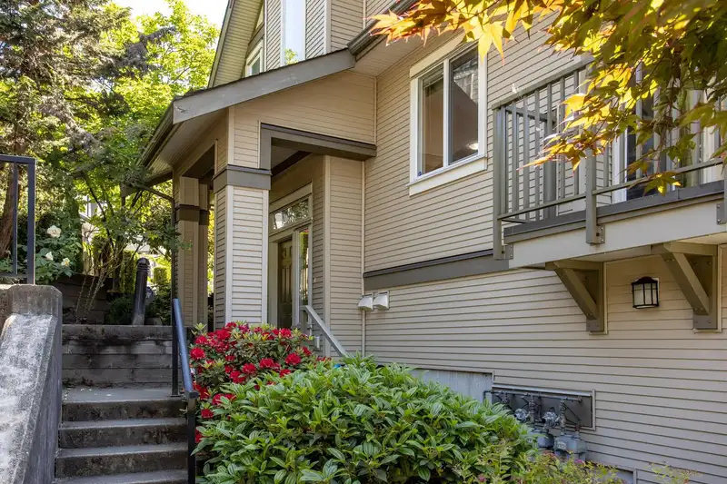 120 9133 GOVERNMENT STREET - photo 2 of 40
